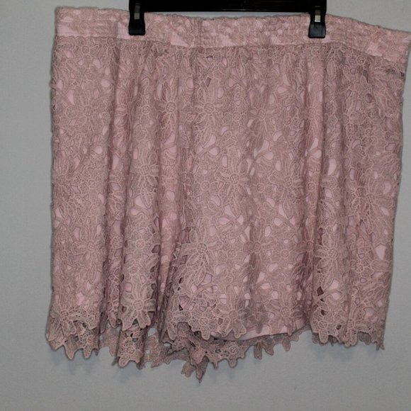 Lane Bryant Lace Overlay Pull On Shorts H10319 - Picture 3 of 7